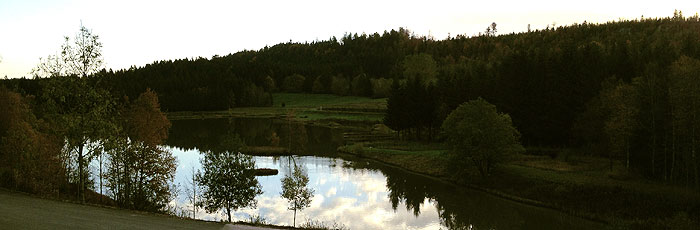 Etang du Moulin devant le restaurant Jacques Barnachon etang_du_moulin_barnachon