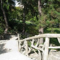 Le parc Montsouris est vallonné, cet aspect contribue pour beaucoup à son charme.